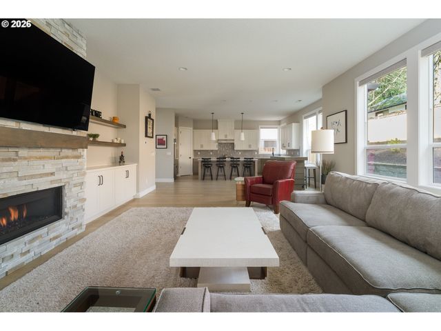 8972 Sw LINTNER Ter, Portland, OR 97223