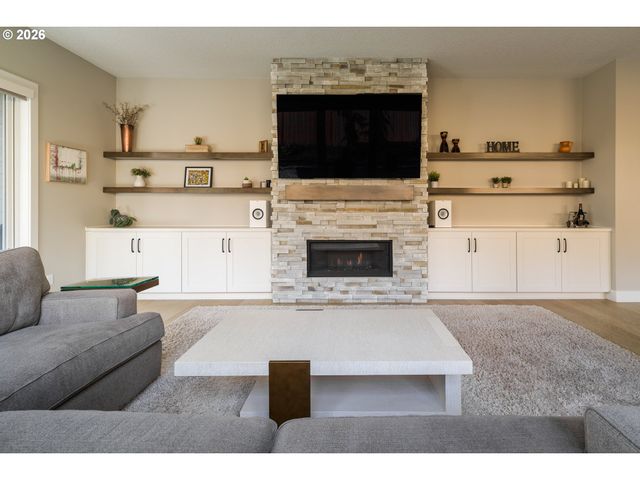 8972 Sw LINTNER Ter, Portland, OR 97223