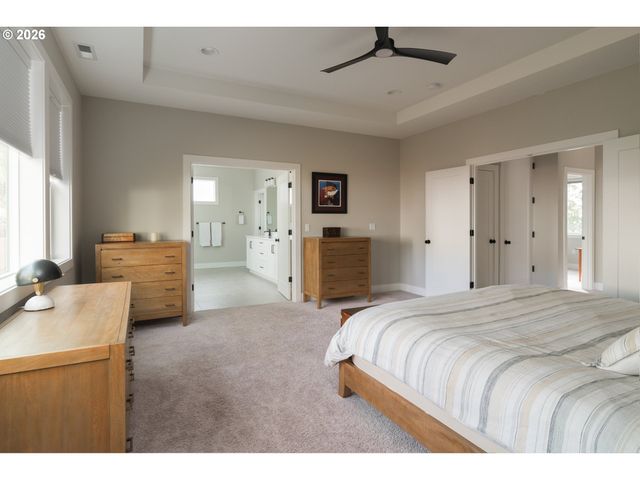 8972 Sw LINTNER Ter, Portland, OR 97223