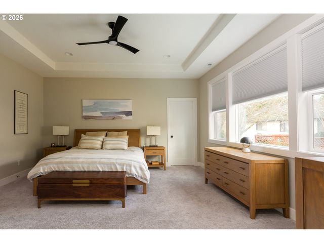 8972 Sw LINTNER Ter, Portland, OR 97223