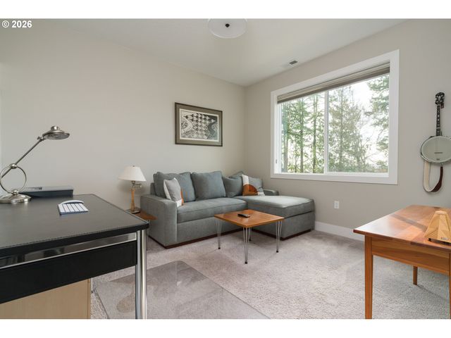 8972 Sw LINTNER Ter, Portland, OR 97223