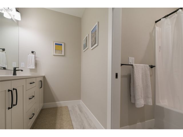 8972 Sw LINTNER Ter, Portland, OR 97223