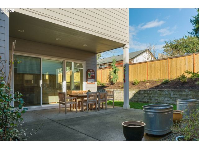8972 Sw LINTNER Ter, Portland, OR 97223
