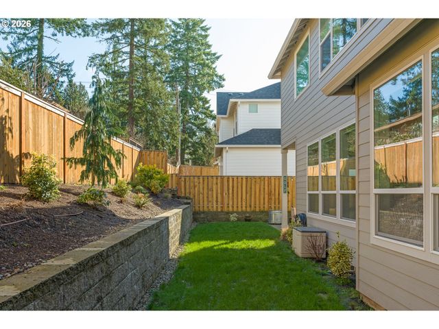 8972 Sw LINTNER Ter, Portland, OR 97223