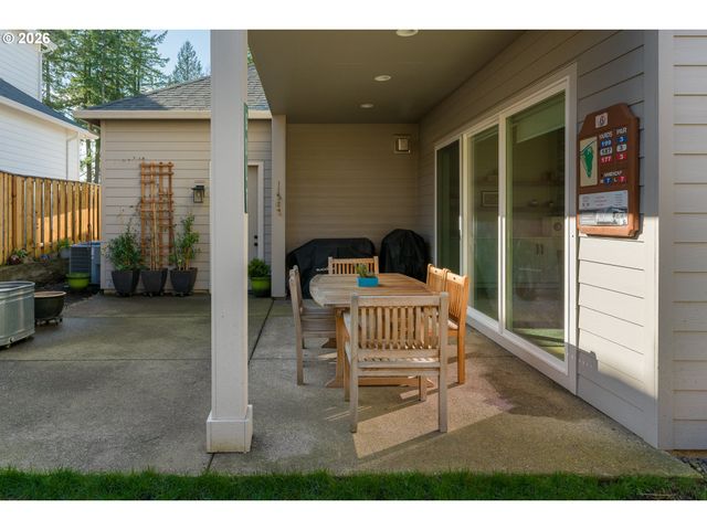8972 Sw LINTNER Ter, Portland, OR 97223