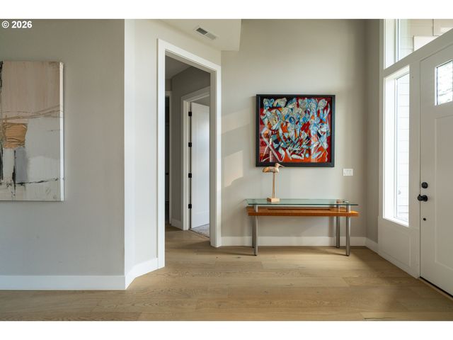 8972 Sw LINTNER Ter, Portland, OR 97223