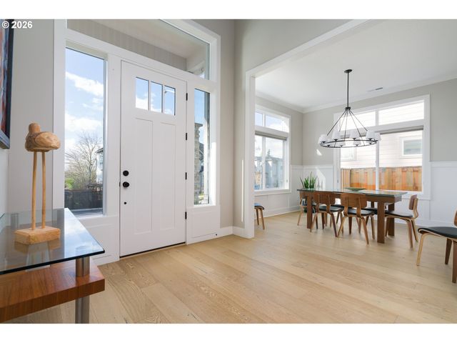 8972 Sw LINTNER Ter, Portland, OR 97223