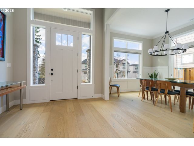 8972 Sw LINTNER Ter, Portland, OR 97223