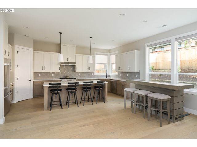 8972 Sw LINTNER Ter, Portland, OR 97223