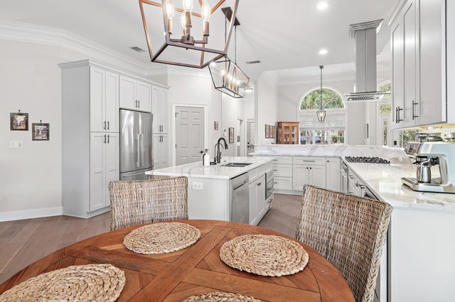 463 Captains Circle, Destin, FL 32541