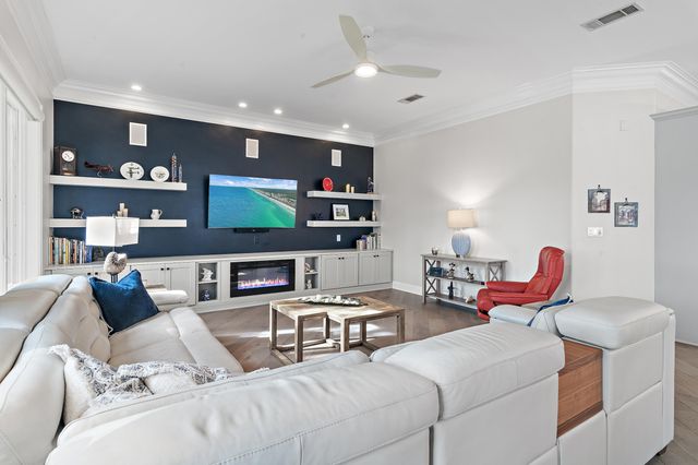 463 Captains Circle, Destin, FL 32541