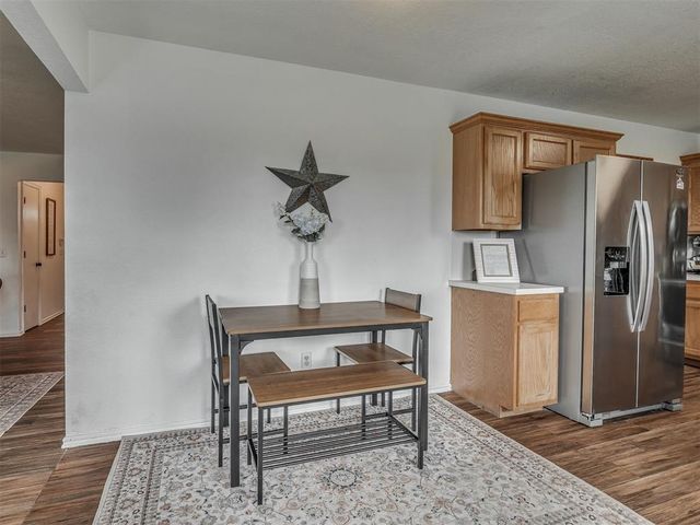 1928 Parkside Drive, Moore, OK 73160