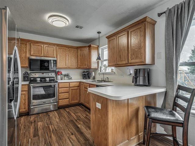 1928 Parkside Drive, Moore, OK 73160