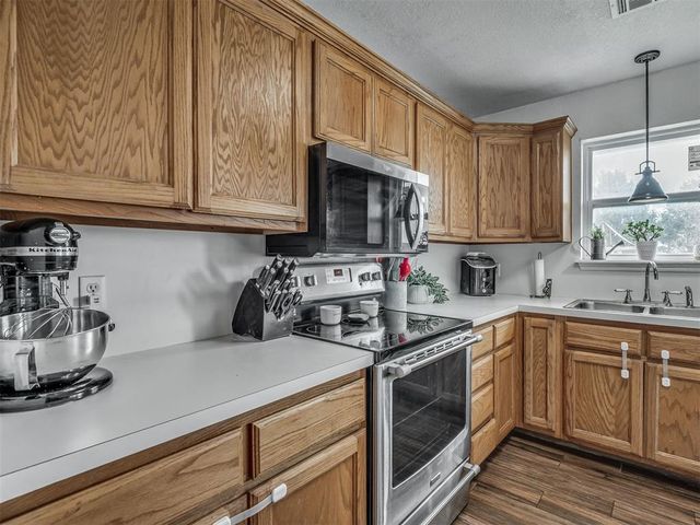 1928 Parkside Drive, Moore, OK 73160