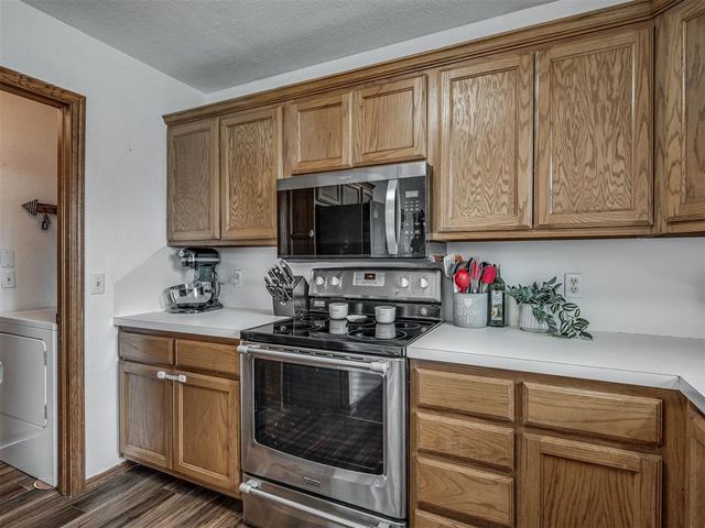1928 Parkside Drive, Moore, OK 73160