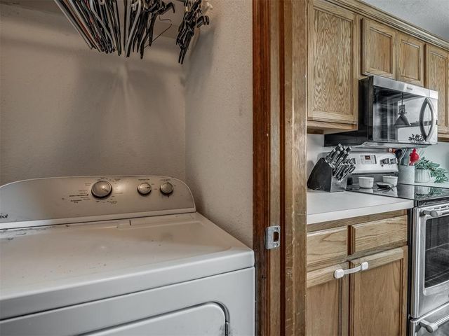 1928 Parkside Drive, Moore, OK 73160