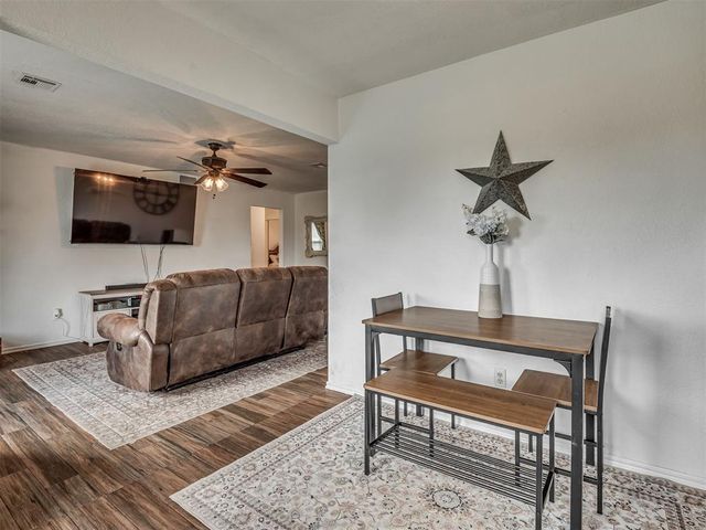 1928 Parkside Drive, Moore, OK 73160