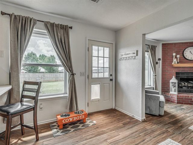 1928 Parkside Drive, Moore, OK 73160