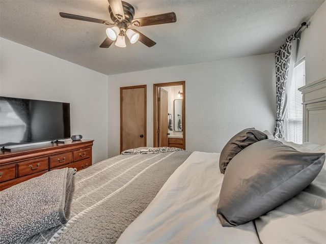 1928 Parkside Drive, Moore, OK 73160