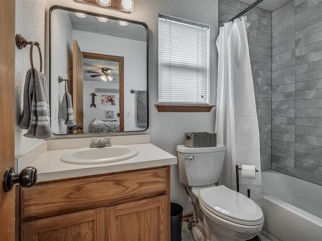 1928 Parkside Drive, Moore, OK 73160