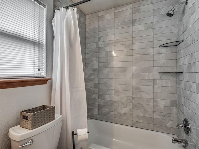 1928 Parkside Drive, Moore, OK 73160