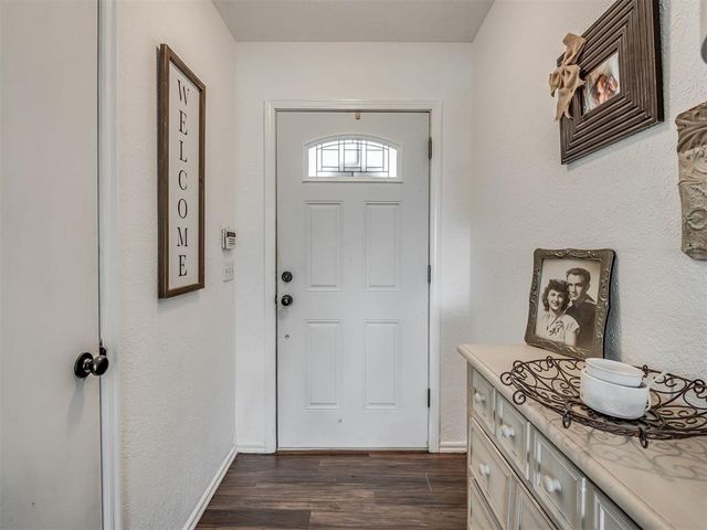 1928 Parkside Drive, Moore, OK 73160