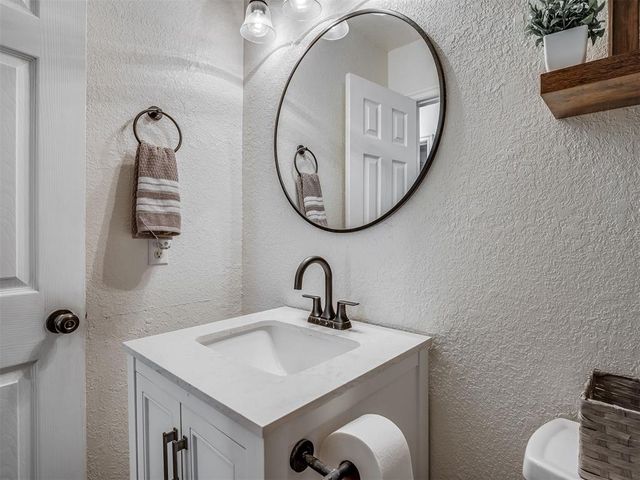 1928 Parkside Drive, Moore, OK 73160