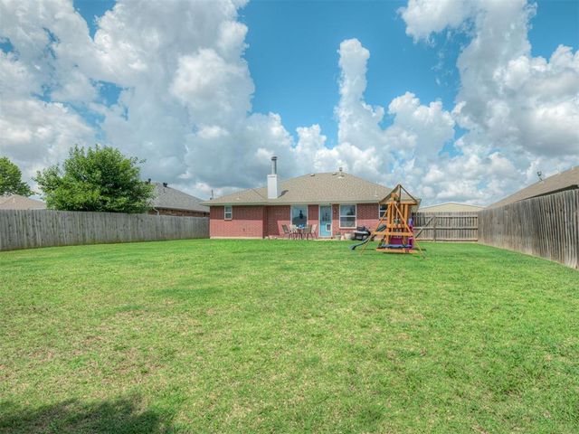 1928 Parkside Drive, Moore, OK 73160