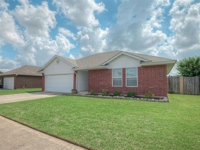 1928 Parkside Drive, Moore, OK 73160