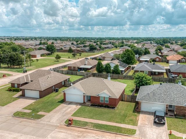 1928 Parkside Drive, Moore, OK 73160
