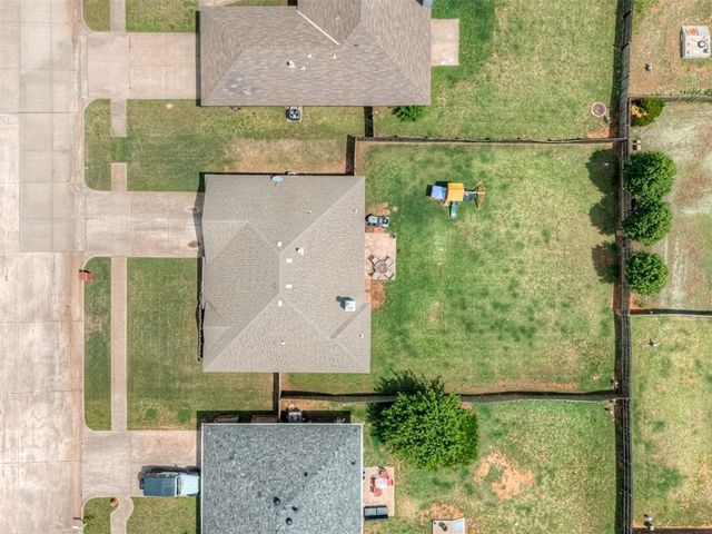 1928 Parkside Drive, Moore, OK 73160