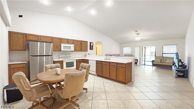 205 SW 42nd ST, Cape Coral, FL 33914