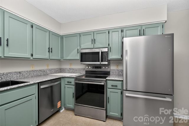 7302 Winery Lane, Charlotte, NC 28227