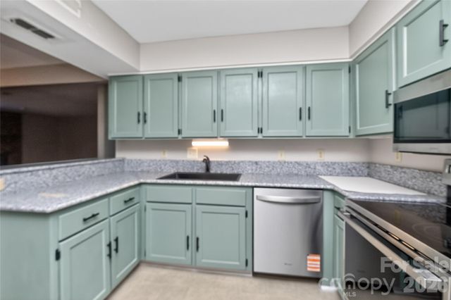 7302 Winery Lane, Charlotte, NC 28227