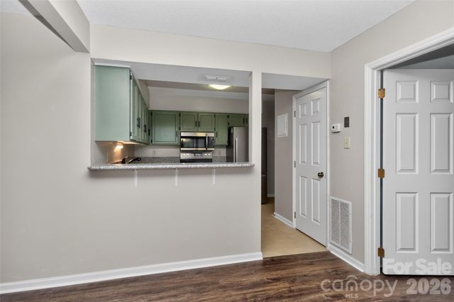 7302 Winery Lane, Charlotte, NC 28227