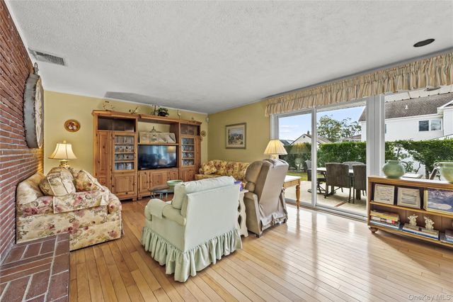 2860 Lenox Road, Oceanside, NY 11572