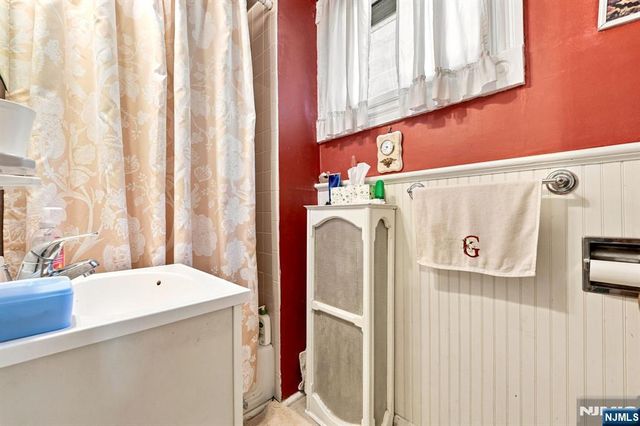 60 Martin Road, Verona, NJ 07044