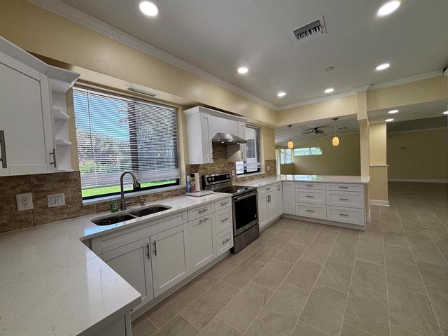 135 E Ilex Drive, Lake Park, FL 33403