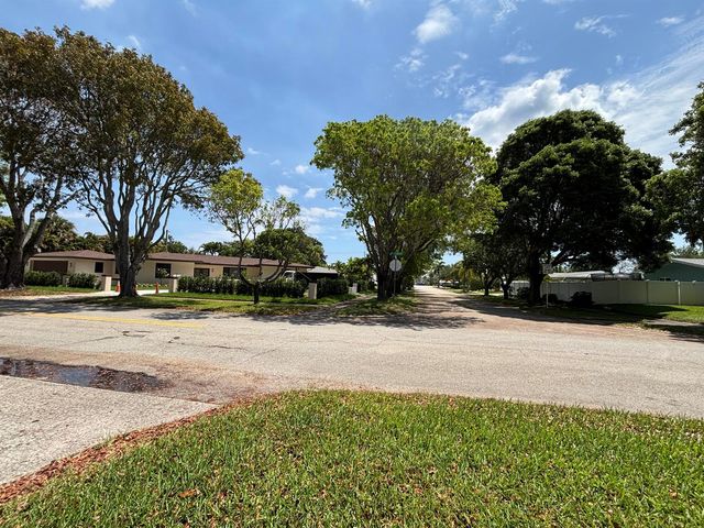 135 E Ilex Drive, Lake Park, FL 33403