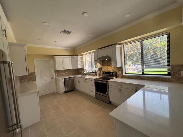 135 E Ilex Drive, Lake Park, FL 33403