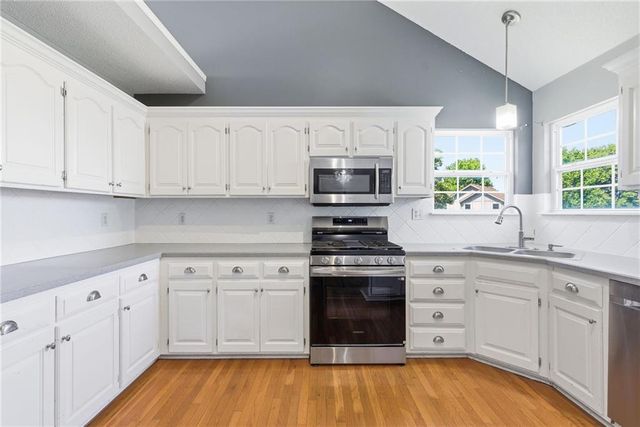 19026 W 163RD Place, Olathe, KS 66062