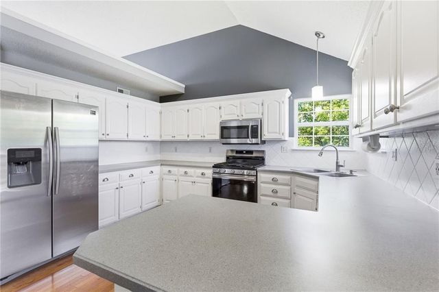 19026 W 163RD Place, Olathe, KS 66062