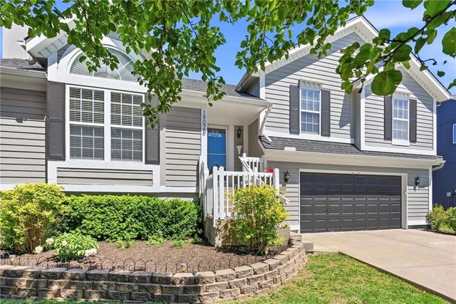 19026 W 163RD Place, Olathe, KS 66062