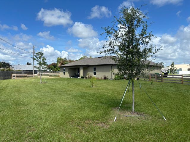 2562 SE Kaycee Court, Port St. Lucie, Port St Lucie, FL 34952