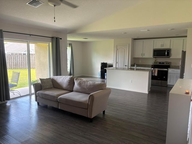 2562 SE Kaycee Court, Port St. Lucie, Port St Lucie, FL 34952