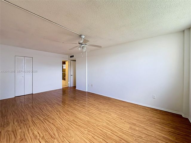 16400 NE 17th Ave 206, North Miami Beach, FL 33162