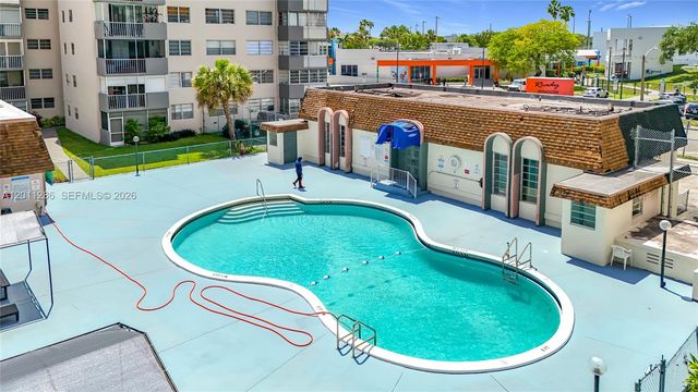 16400 NE 17th Ave 206, North Miami Beach, FL 33162