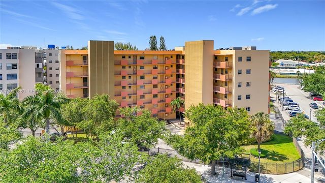 16400 NE 17th Ave 206, North Miami Beach, FL 33162