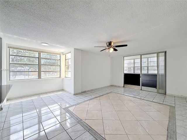 16400 NE 17th Ave 206, North Miami Beach, FL 33162