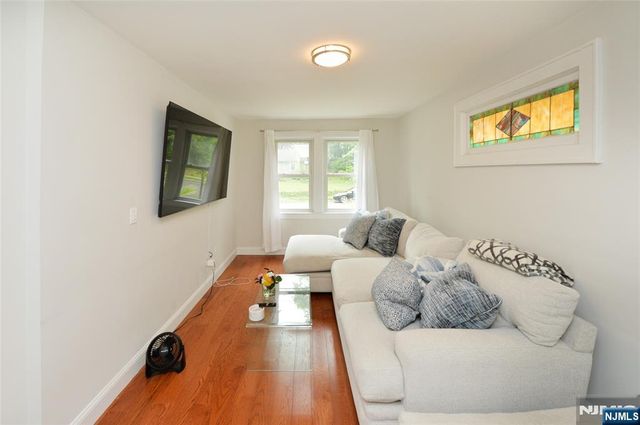 50 Dean Street, Glen Rock, NJ 07452